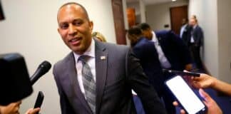 Trump Pay‑to‑Play Bombshell, Jeffries Makes Explosive Claim on CNN Hakeem Jeffries