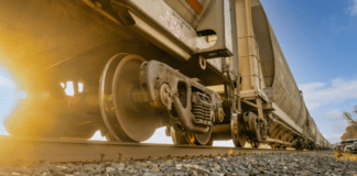 Trump Administration Redirects Amtrak Executive Bonuses to Frontline Workers train