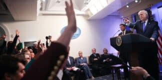 Trump Eyes 10% Global Tariff Move After Ruling