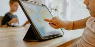 Teachers Union Demands Restrictions on Screen Time