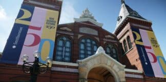 Trump Orders Smithsonian to Place Ideological Warnings